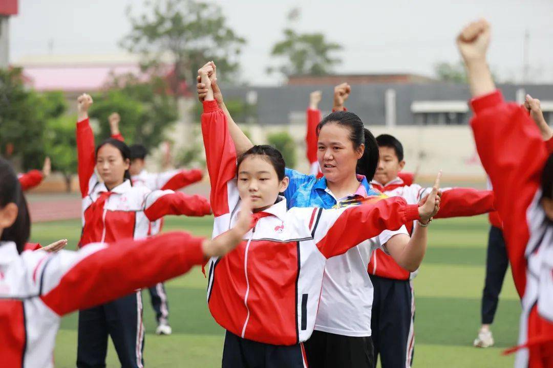 中小学系列武术运动操（中小学系列武术运动操教案） 中小学系列武术活动
操（中小学系列武术活动
操教案）《中小学 武术操》 武术资讯