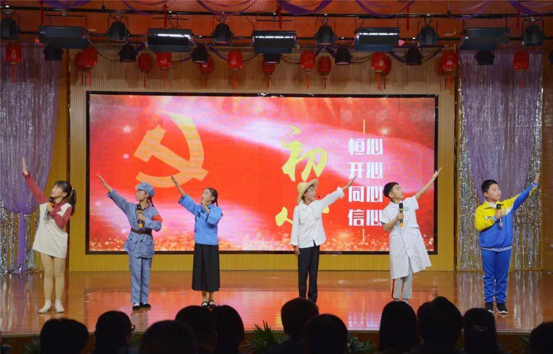 万荣县教育局举办小学生永远跟党走红色经典诵读大赛