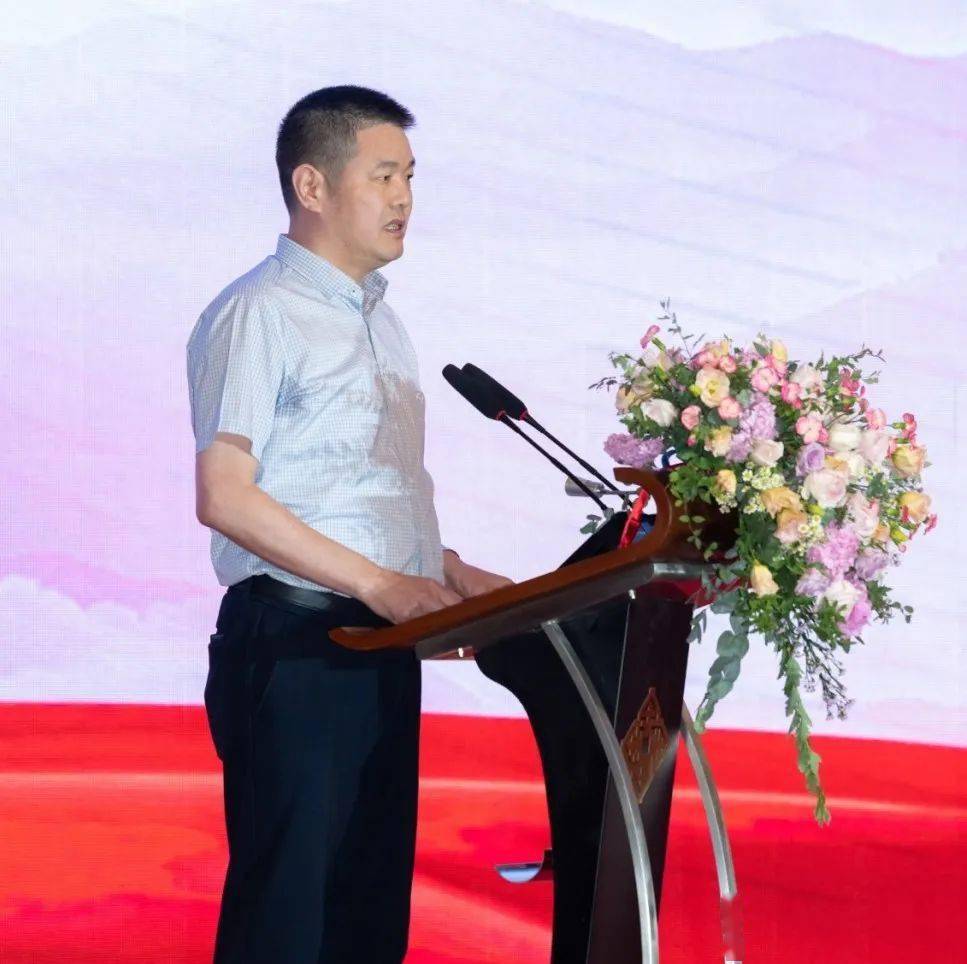 镇江市委党校(市行政学院)党委书记,常务副校(院)长艾晓晖艾晓晖表示