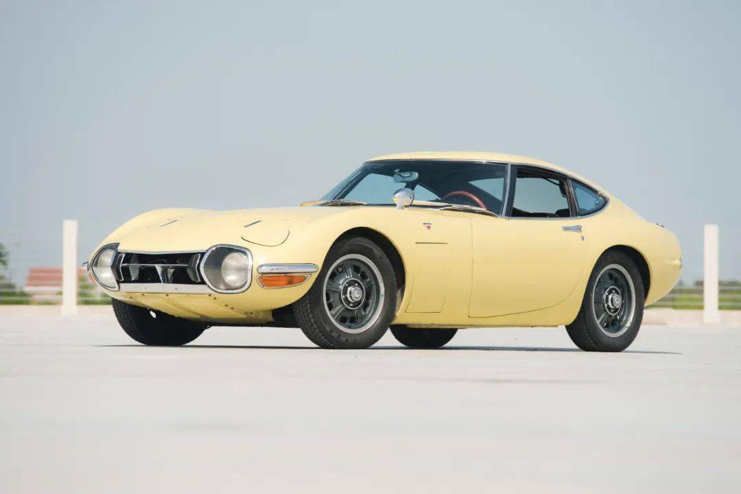 正面扛aa的lcd toyota 2000gt_丰田