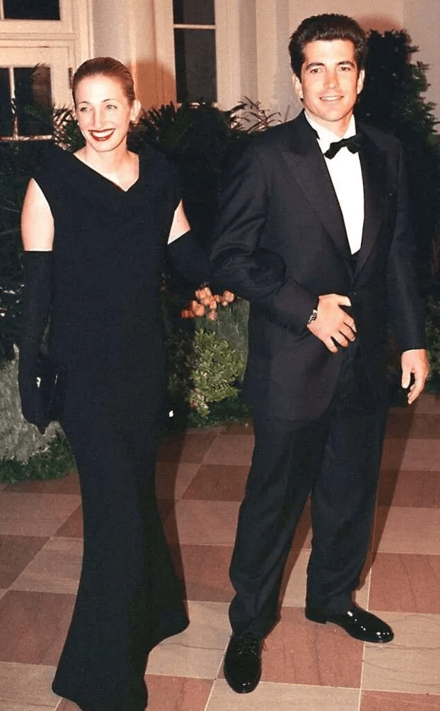 优雅不输杰奎琳,她33岁去世依然是梅根的时尚偶像_卡罗琳·贝塞特