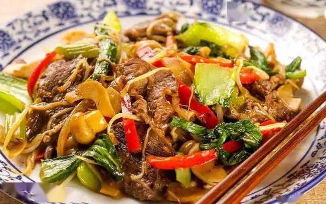 炒杂碎,是第一批美式中国菜的代表英文写法是chop suey