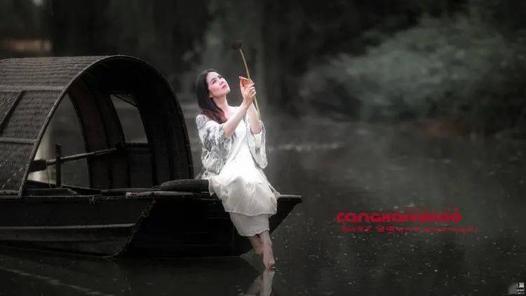 人像摄影:乌篷船上