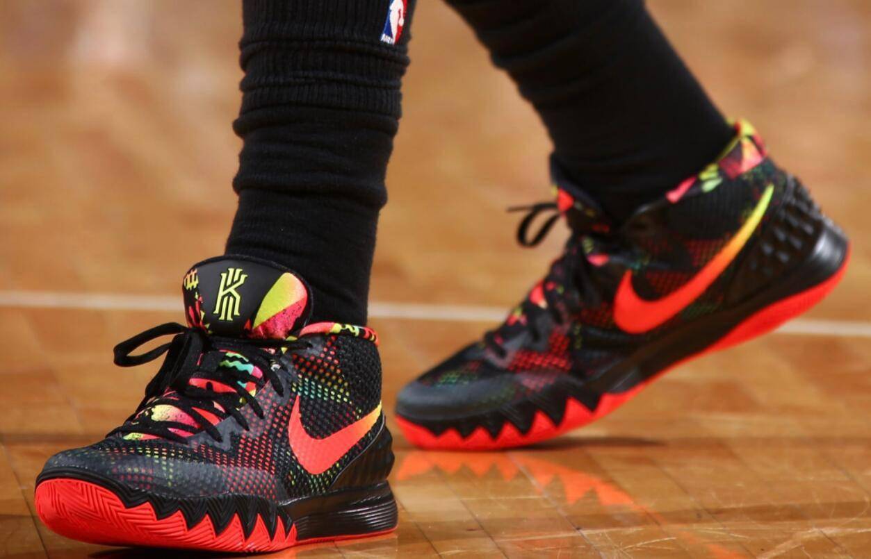 杜兰特穿新kd14亮相致敬欧文首款签名鞋