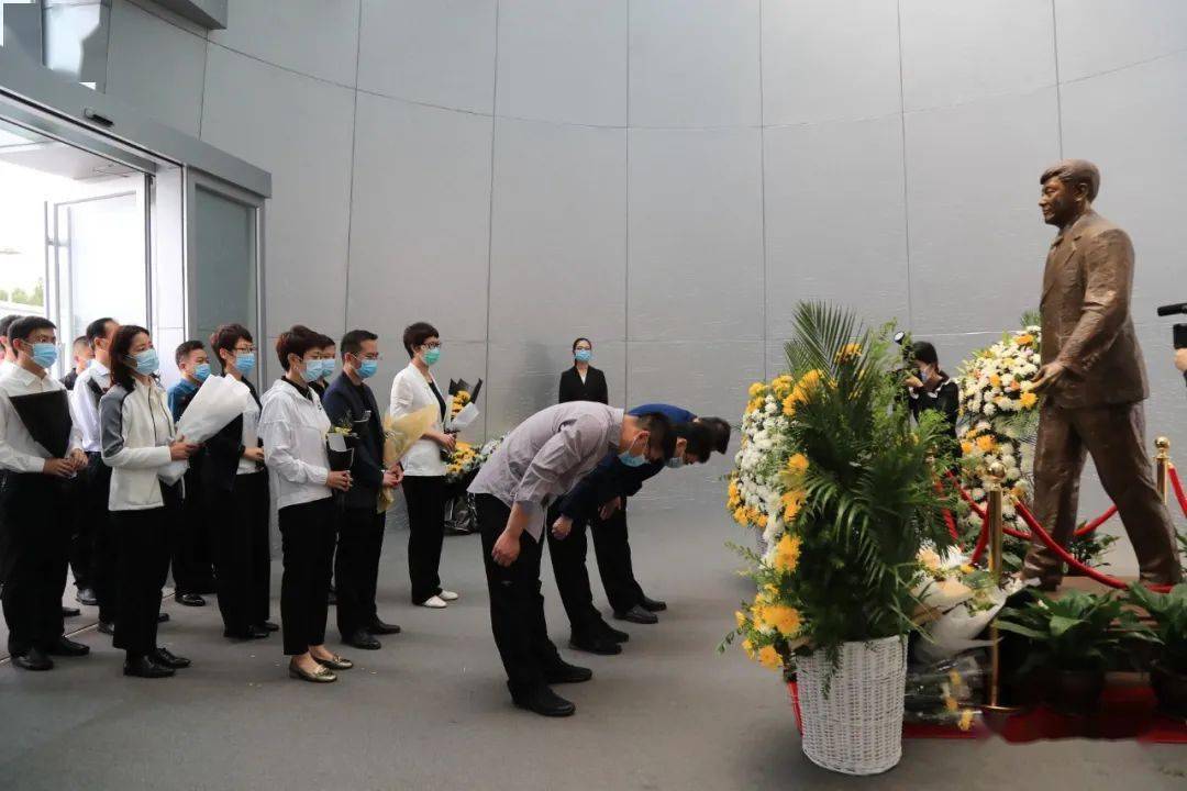 精神永放光芒初心照耀未来张士平老董事长逝世两周年纪念追思活动举行