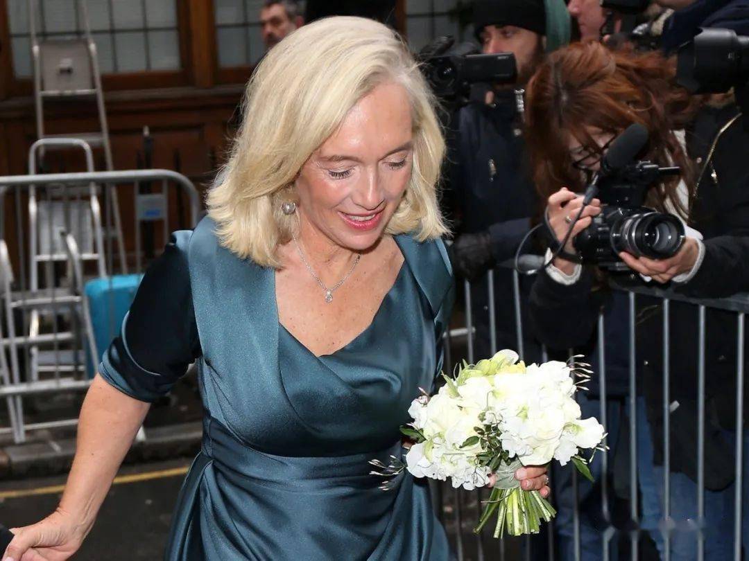 默多克女儿又聪明又有胆跟两个弟弟打继承大战几十年现实比美剧更精彩