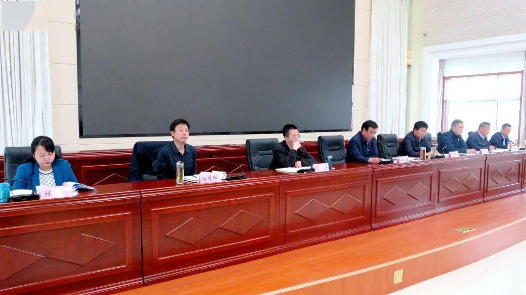 县领导胡洋,刘鹏,陈耀邦,张会平,杜玲,龚维龙参加会议.