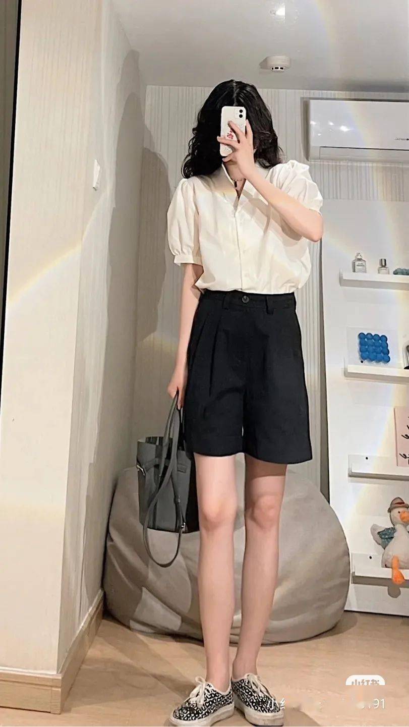 慵懒感美女穿搭推荐 8b9d21851d1c42bc8c9496e1a1072c76.jpeg