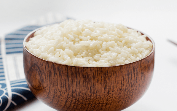 咱们平时吃的精米白面,经过脱皮,抛光,此时谷物的膳食纤维所剩无几,只