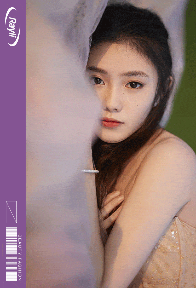 刚刚过去的几天,关晓彤,周也,张婧仪,苏晓彤都纷纷重回校园,穿上学士