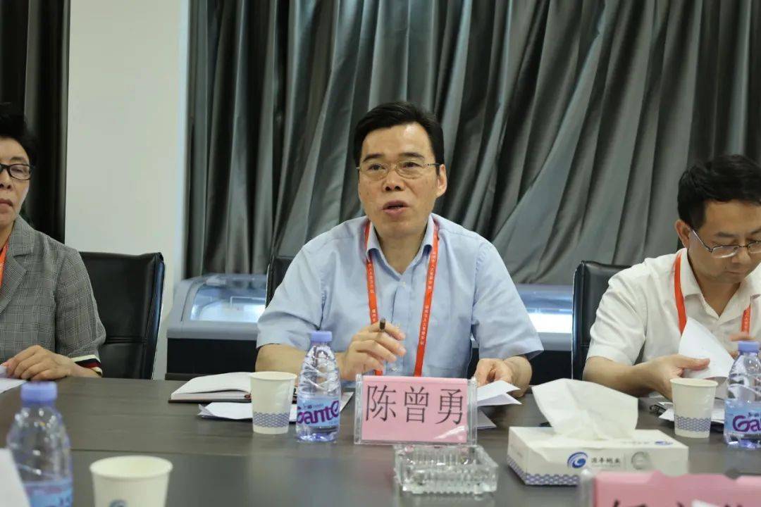 "在宏东产业园,陈曾勇详细询问了园区规划,企业生产经营及周边路网