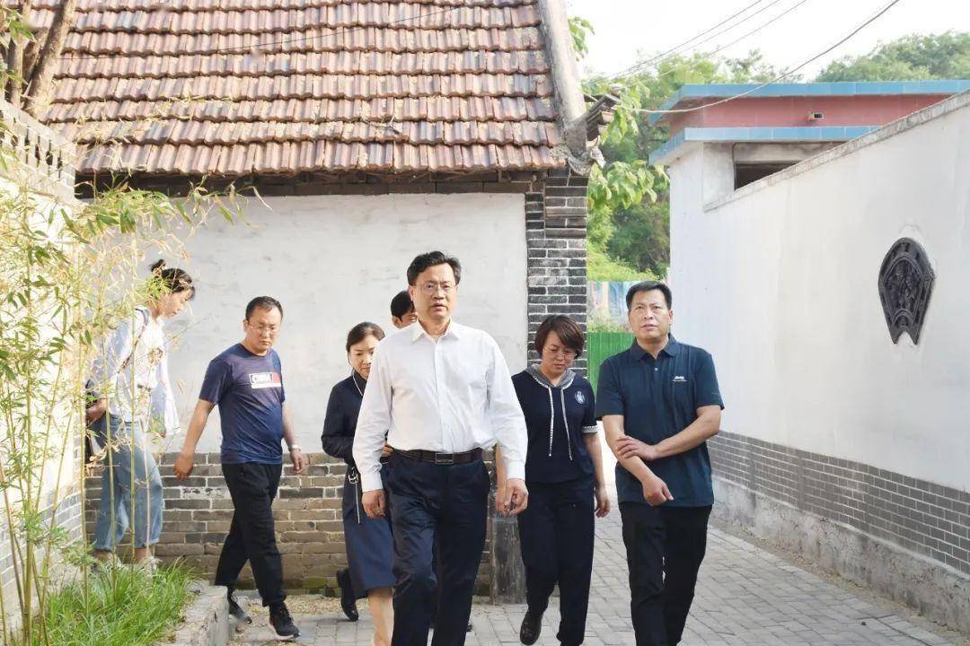 墓园及陈干将军生平陈列馆,昌邑县抗日殉国烈士祠等地进行了实地调研