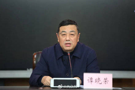 重庆市委政法委原副书记谭晓荣被双开：丧失纪法底线，违规干预具体案件