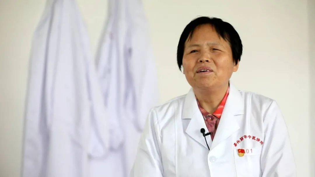 朱丽华上一次去北京也是5月份,那还是两年前她被评为"感动中国2019