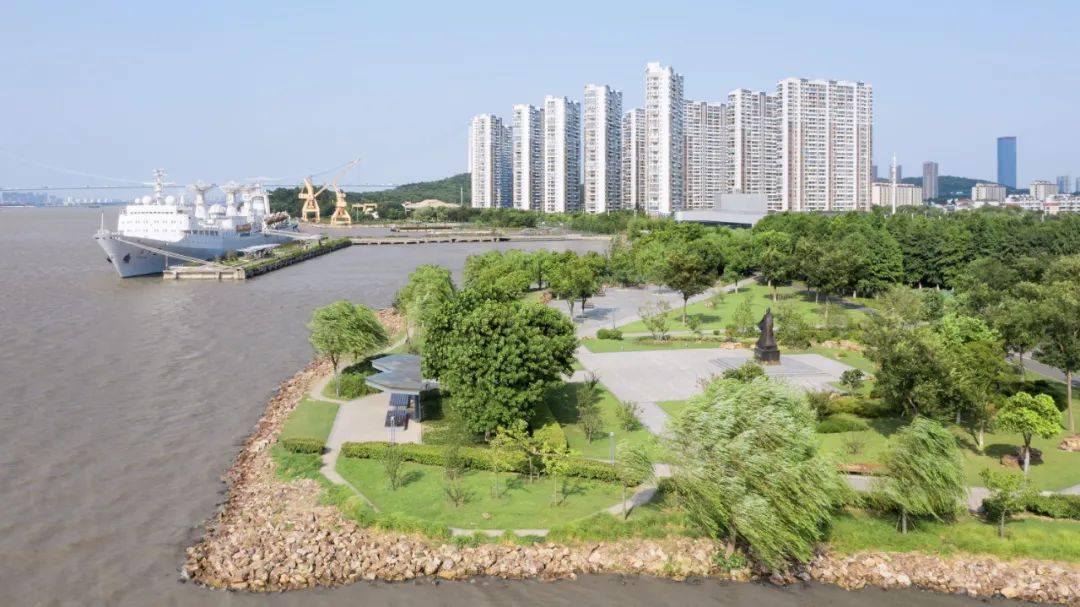 江畔休憩地74江阴市滨江公园丨bau建筑与城市设计事务所