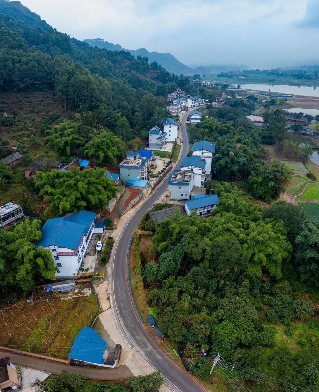 产业路文旅路乡村振兴幸福路