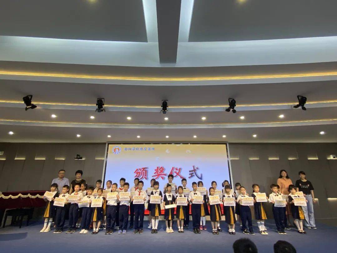  滑动查看下一张图片>资料来源:金湾学校通 讯 员:谢培娜汕头市龙湖区