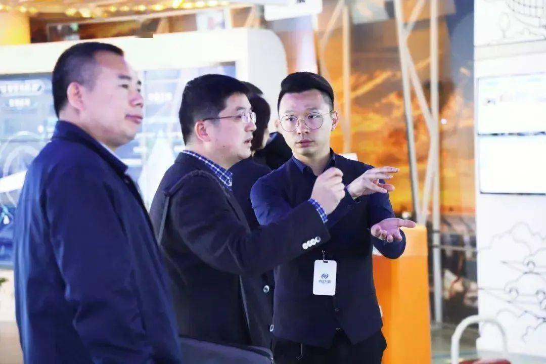 【五四礼赞】江天：用科技和数据推动道路运输行业的数字化进程_团队