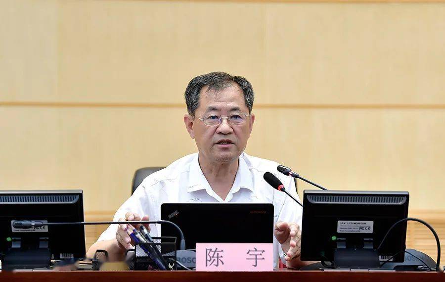 讲坛上,中国人民解放军军事科学院研究员陈宇以"检验真理的伟大远征