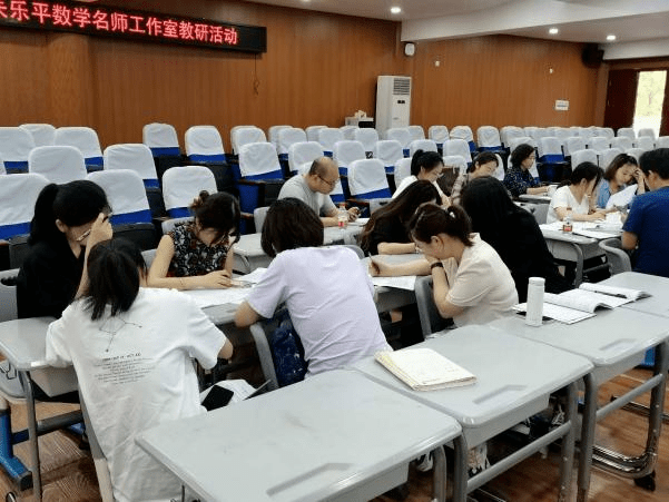 立足统计思考意义体现学科核心素养记朱乐平名师工作室数学研讨活动