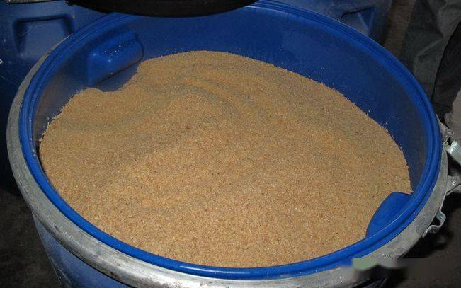 发酵菌种技术与中国传统的固体发酵技术相结合,以优质豆粕为主要原料