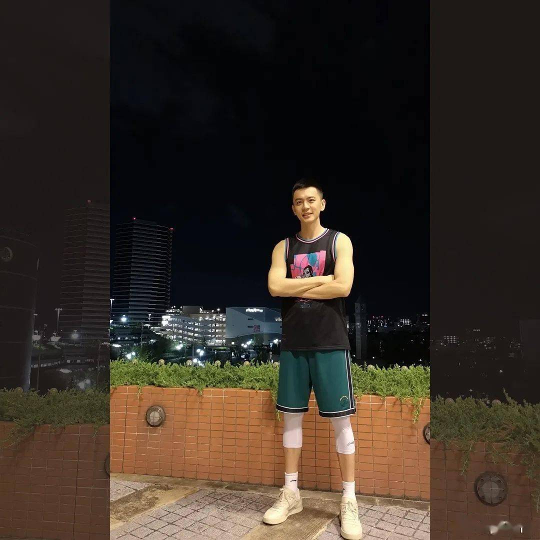 老公传劈腿,老婆来晒恩爱灭火了?_杨鸣