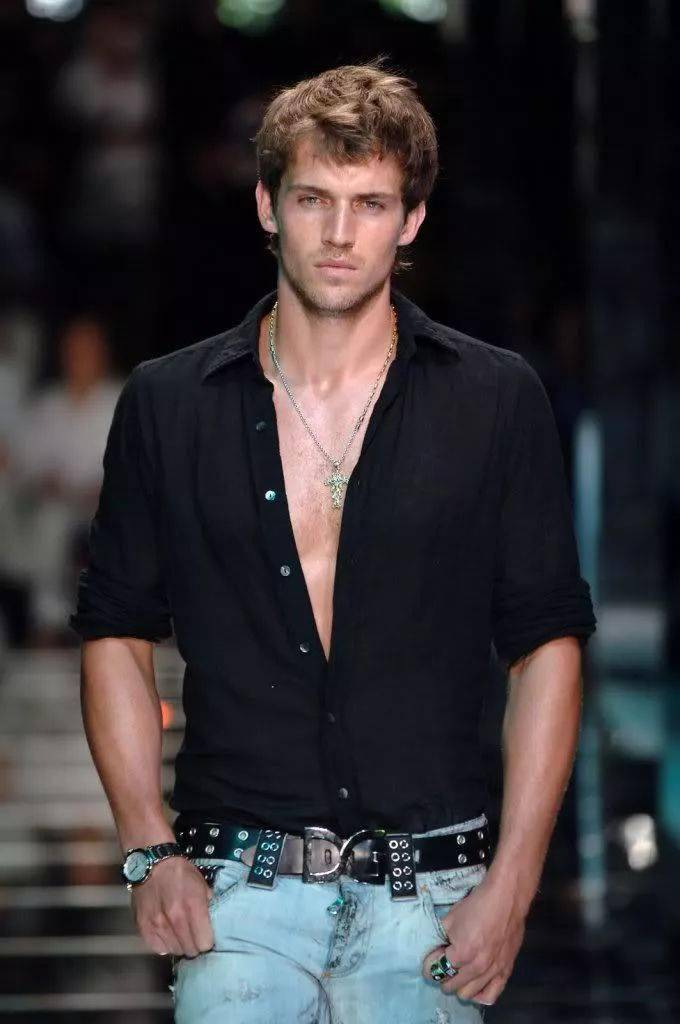 andrew cooper 今年四十岁,曾是一名high fashion 高级男模特,在国际