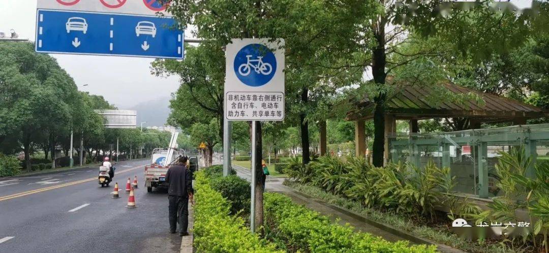 图龙岩增设这51面非机动车行驶指示标志