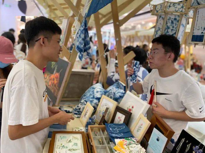 资讯丨大学生创意集市体现非遗技艺和传统文化