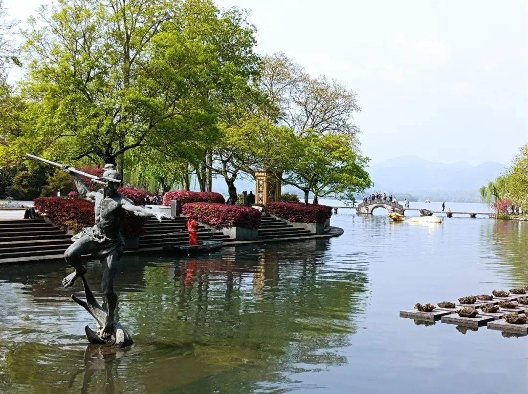 再往前跑就是西湖的湖濱公園,也就是所謂的一至六公園了.