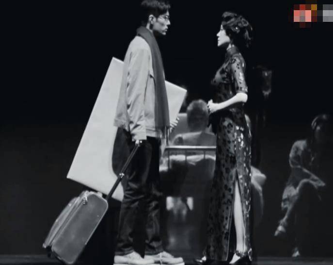 许晴白嫩美腿若隐若现,与小23岁肖战演情侣不违和