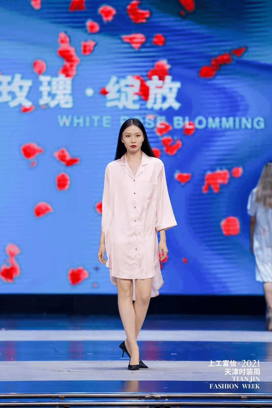 现场百年风华时尚焕新上工富怡2021天津时装周焕新而来