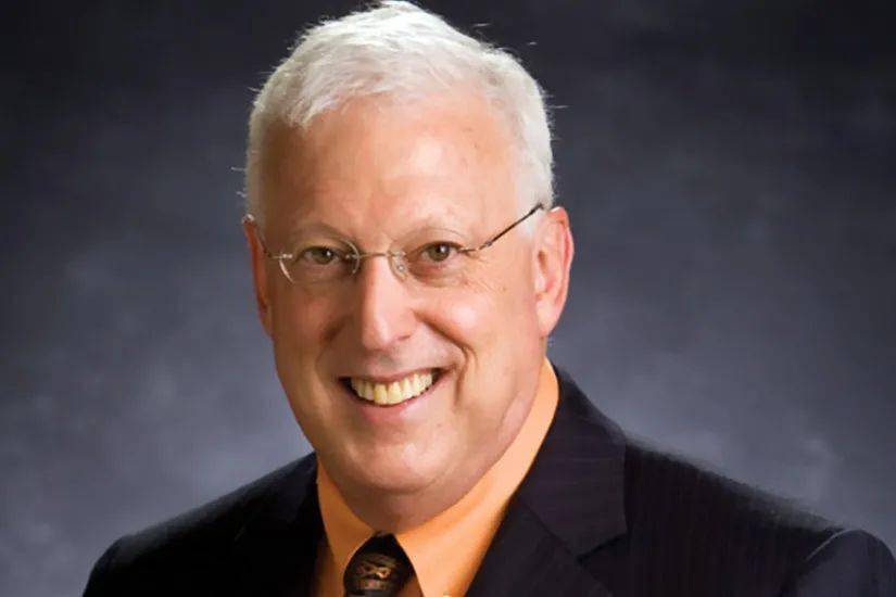 罗伯特·斯滕伯格按照心理学家斯腾伯格的观点:思维风格不是一种能力