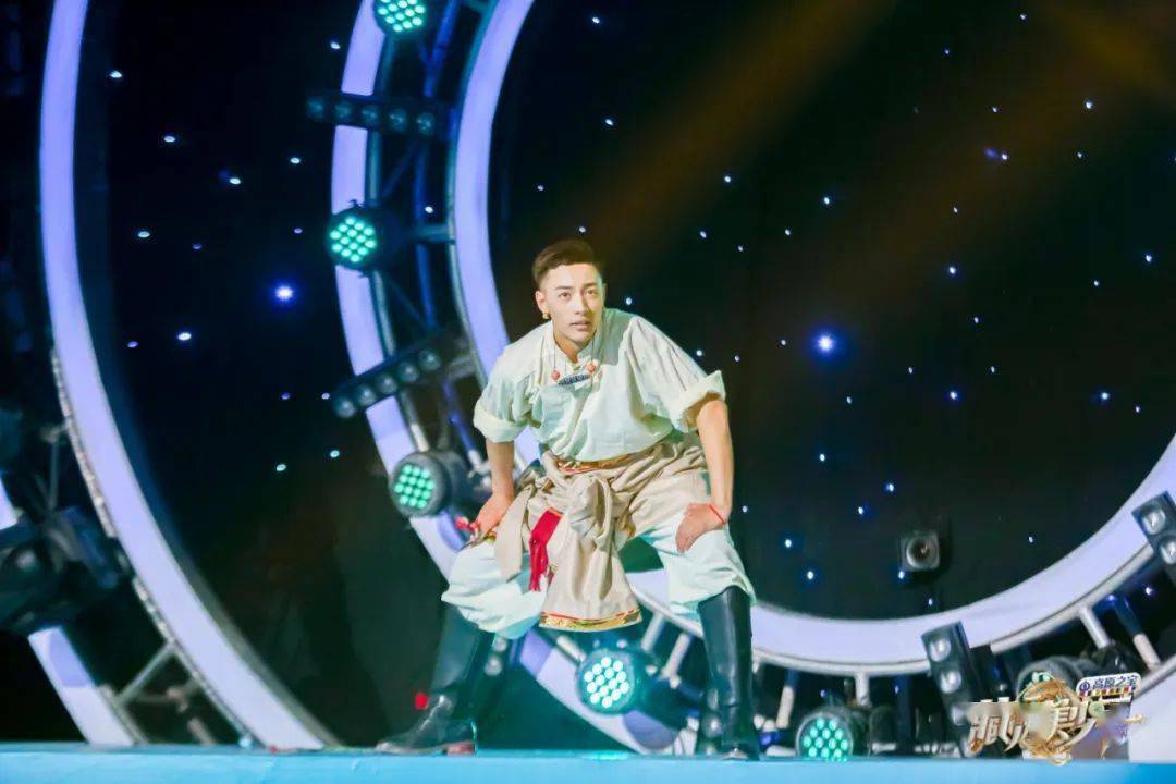 1017丨推介藏风美少年持续开挂多元表现点燃初舞台