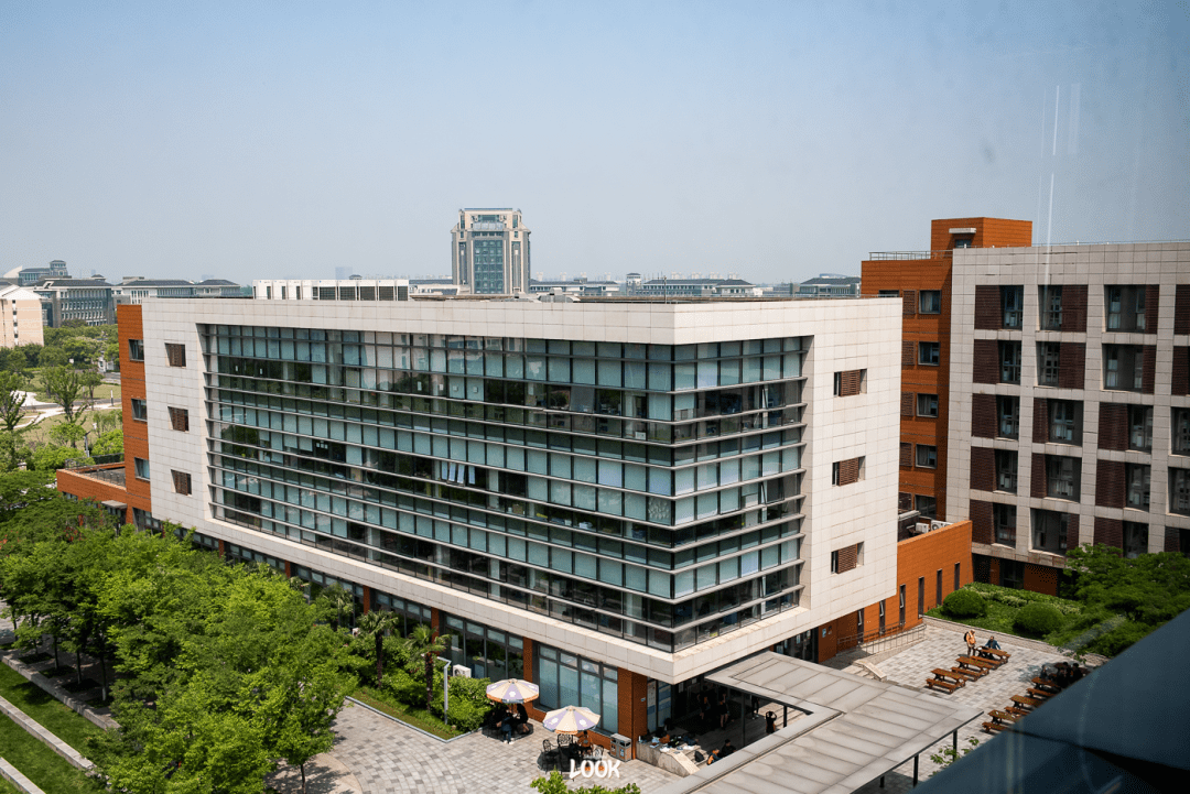 这里,是耀华01国际学校,哪儿不一样look带你一起揭秘来羡慕一下吧别人