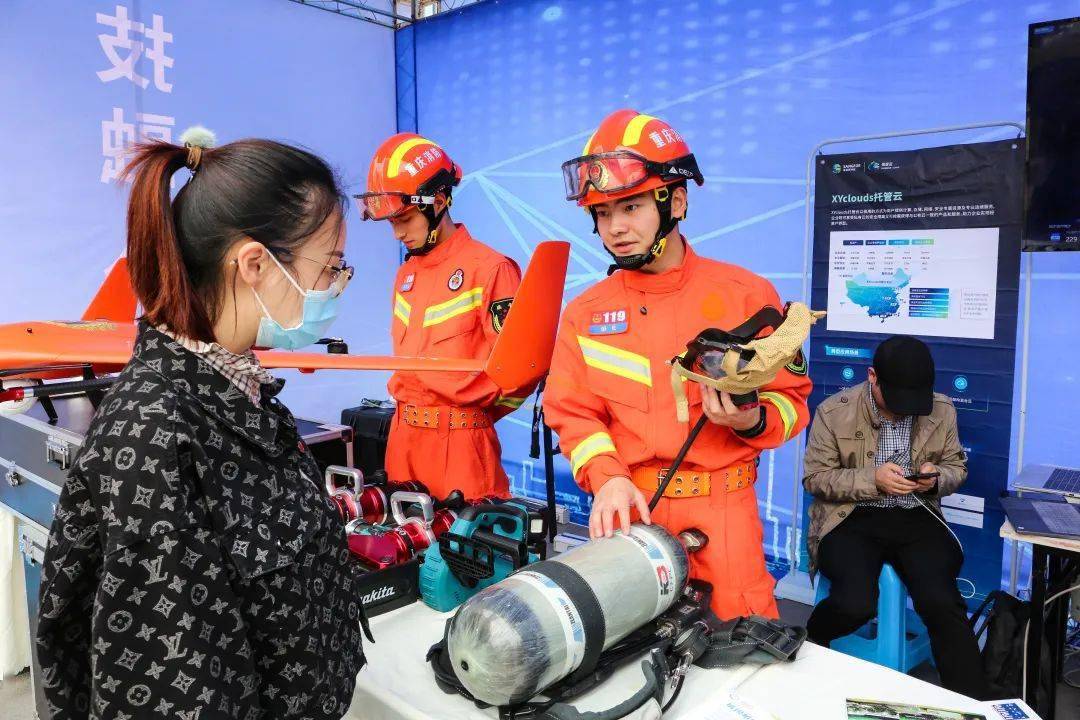 各地动态 | 聚焦科技 助力消防——璧山消防掀起科技周宣传热潮