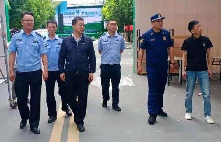 近日,陇南市武都区公安局政委李金生带队,武都区消防救援大队深入"茶
