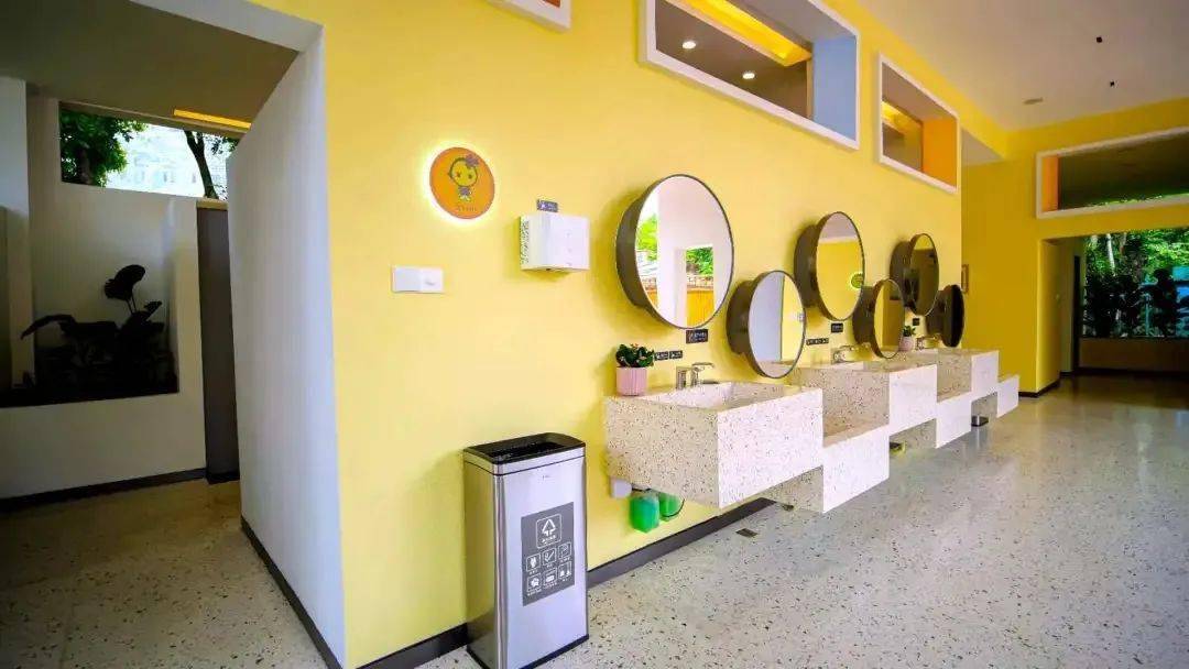 2018年至今 深圳各市属公园大力开展"厕所革命" 其中增设了母婴室,第