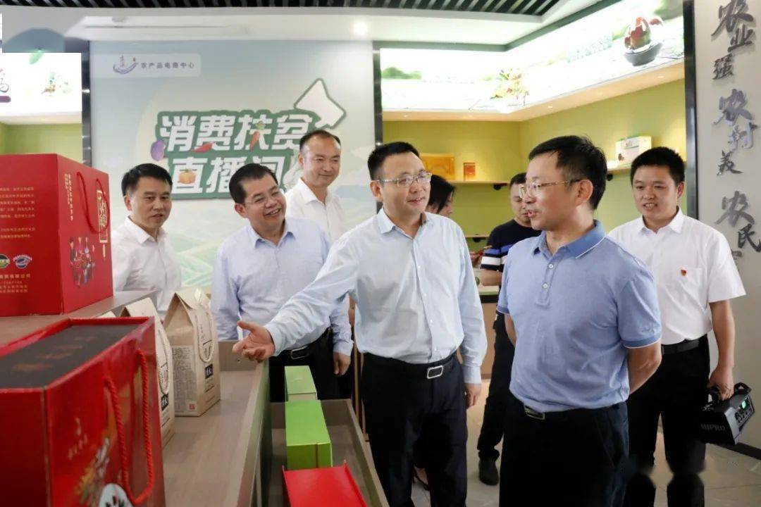 工作调研省委组织部部务委员屈泉在芦溪县调研