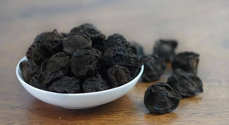 夏天,正式认识下“乌梅”!_桑葚茶