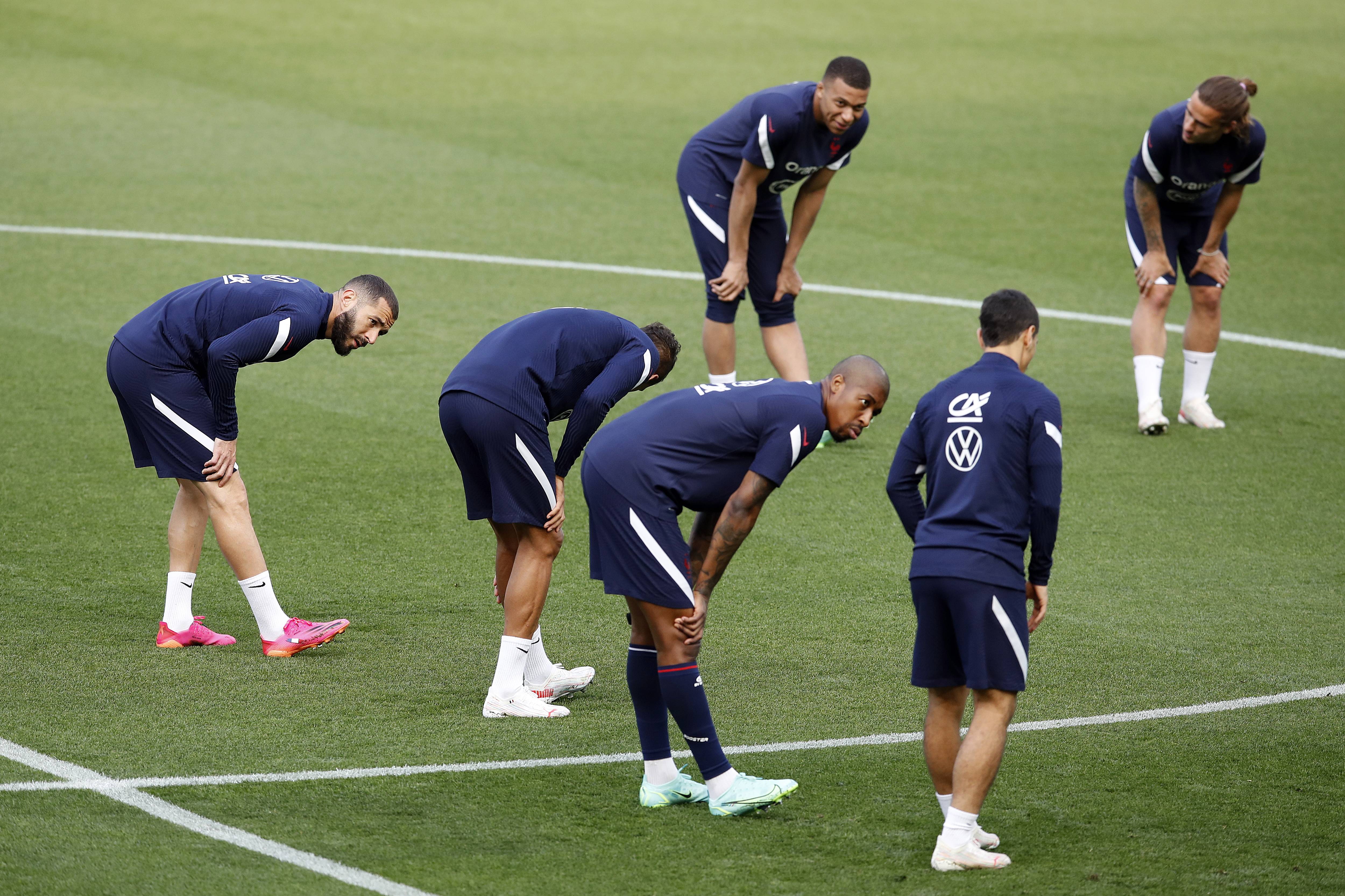 足球—法国队备战欧锦赛_训练