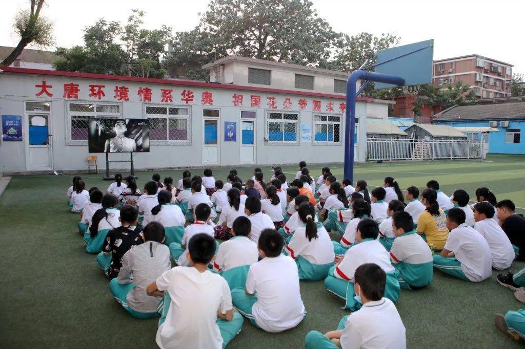 大唐环境志愿者到华奥学校开展"童心向党 共唱歌儿给党听"红色音乐课