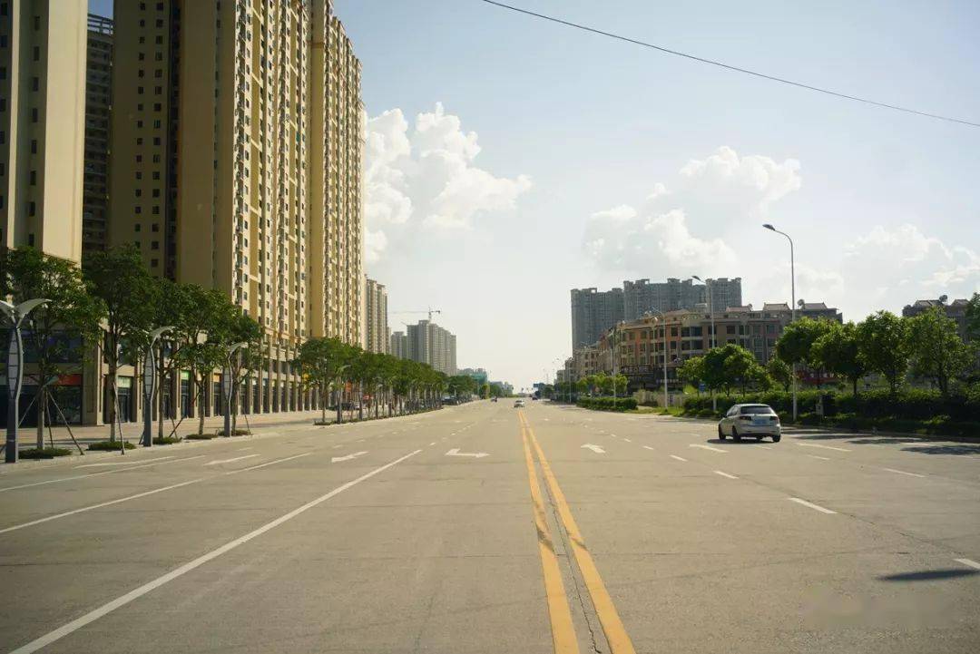 2018年9月,河源新市区,兴源路(东)△1999年6月,河源新市区,中山大道