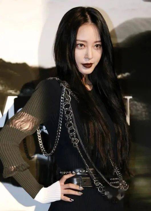 新男友年下10岁她就是韩国萧亚轩吧