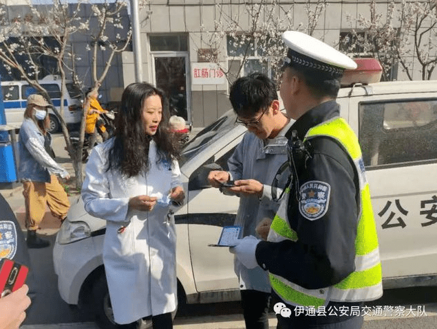 及时 24022df9f4af42b8a35d2b5861add382.png