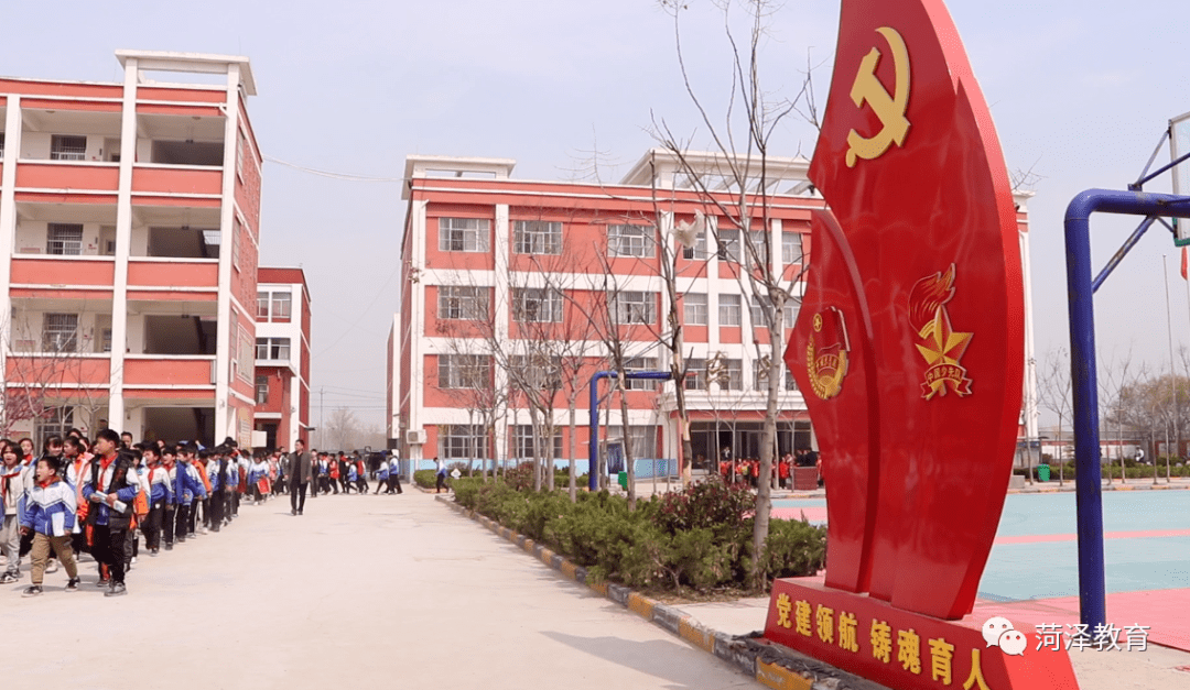 郓城大潭中学每栋教学楼都以革命烈士名字命名