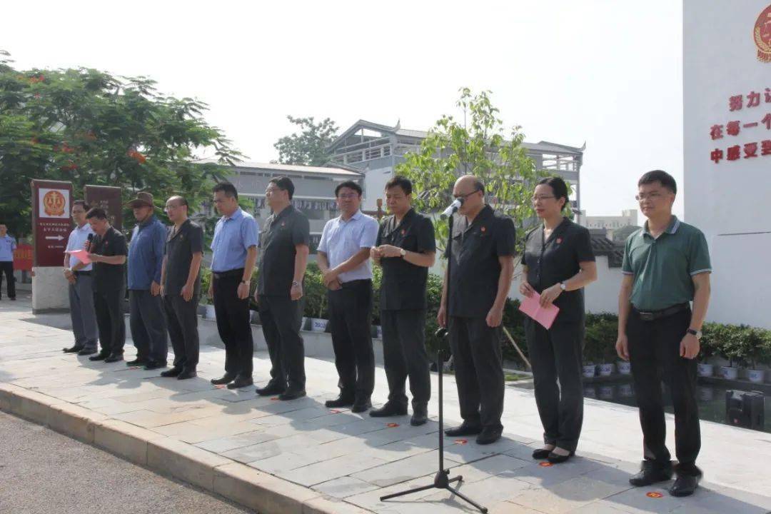 揭牌仪式现场揭牌仪式上,冯江华对江州区人民法院太平人民法庭搬迁