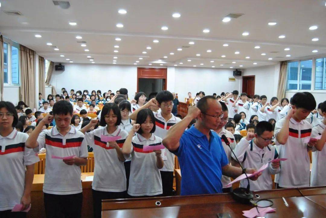 珍藏红领巾,走好青春路|新罗区各校开展退队入团仪式