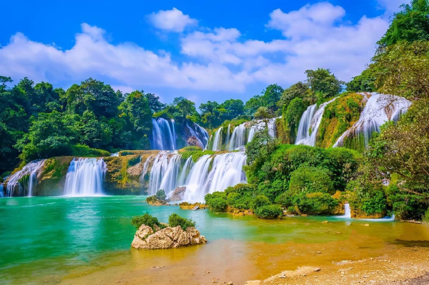 安平仙河这里有德天大瀑布美丽的明仕田园丝毫不输桂林漓江