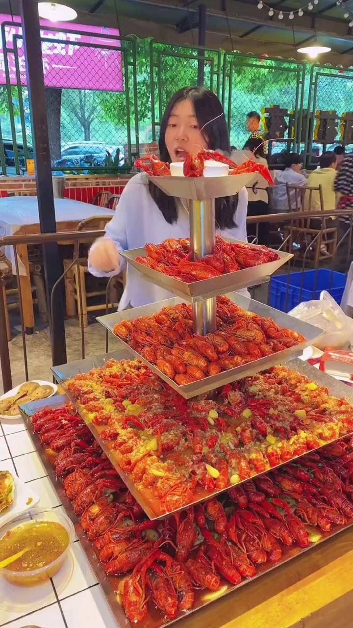 5层高的龙虾塔!吃一次炫耀一年!#抖音美食创作人